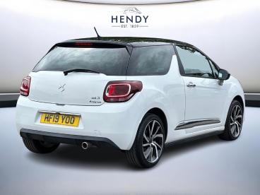 SPOTICAR Ds Ds 3 1.2 Puretech Connected Chic Eat6 Euro 6 (s/s) 3dr Used Car - City Car Petrol White - Poole - 1200600656_4