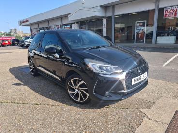 SPOTICAR Ds Ds 3 1.2 Puretech Black Lezard Euro 6 (s/s) 3dr Used Car - City Car Petrol Black - Southampton - 1200613884_1