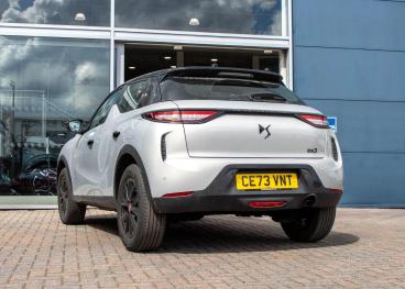 SPOTICAR Ds Ds 3 1.2 Puretech Performance Line Euro 6 (s/s) 5dr Used Car - City Car Petrol White - Aldershot - 1200620612_3
