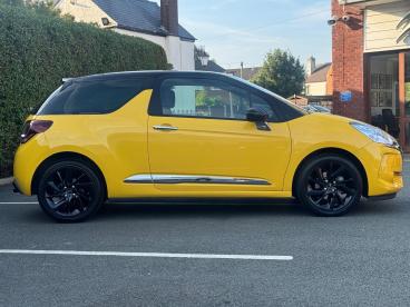 SPOTICAR Ds Ds 3 1.2 Puretech Connected Chic Euro 6 (s/s) 3dr Used Car - City Car Petrol Yellow - Chorley - 1200625996_3