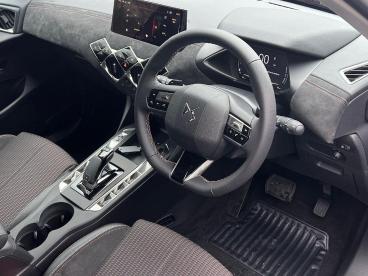 DS CERTIFIED Ds Ds 3 1.2 Mhev Performance Line E-dsc Euro 6 (s/s) 5dr Used car certified - Hatchback Hybrid Red - Swansea - 633040_3