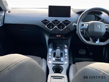 SPOTICAR Ds Ds 3 Crossback E-tense 50kwh Bastille Crossback Auto 5dr Used Car - Suv Electric White - Romford - 300572114_5