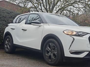SPOTICAR Ds Ds 3 Crossback 1.2 Puretech Bastille Crossback Euro 6 (s/s) 5dr Used Car - Suv Petrol White - Dartford - 500576963_5