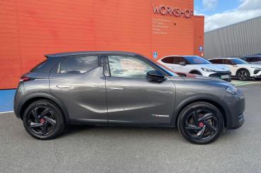 DS CERTIFIED Ds Ds 3 Crossback E-tense 50kwh Performance Line + Crossback Auto 5d Used car certified - Suv Electric Grey - Exeter - 589009_2