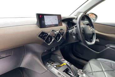 SPOTICAR Ds Ds 3 Crossback 1.2 Puretech Prestige Crossback Eat8 Euro 6 (s/s) Used Car - Suv Petrol White - Newark On Trent - 1200591145_2