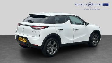 SPOTICAR Ds Ds 3 Crossback 1.2 Puretech Bastille Crossback Eat8 Euro 6 (s/s) Used Car - Suv Petrol White - Chingford - 1200640454_3