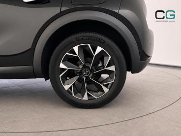 SPOTICAR Ds Ds 3 Crossback 1.2 Puretech Louvre Crossback Eat8 Euro 6 (s/s) 5d Used Car - Suv Petrol Black - Croxdale - 1200640792_5