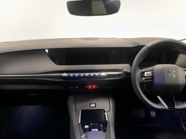 SPOTICAR Ds Ds 4 1.6 E-tense 12.4kwh Rivoli Eat8 Euro 6 (s/s) 5dr Used Car - Hatchback Plug-in Hybrid White - London - 300549614_4