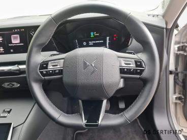 DS CERTIFIED Ds Ds 4 1.6 E-tense 12.4kwh Trocadero Eat8 Euro 6 (s/s) 5d Used car certified - Hatchback Plug-in Hybrid White - Carlisle - 581837_3