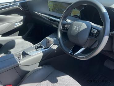 DS CERTIFIED Ds Ds 4 1.2 Puretech Trocadero Eat8 Euro 6 (s/s) 5dr Used car certified - Hatchback Petrol White - Romford - 597026_4