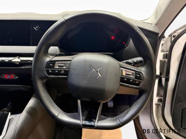 SPOTICAR Ds Ds 4 1.6 E-tense 12.4kwh Cross Trocadero Eat8 Euro 6 (s Used Car - Hatchback Plug-in Hybrid White - Carlisle - 300618131_3