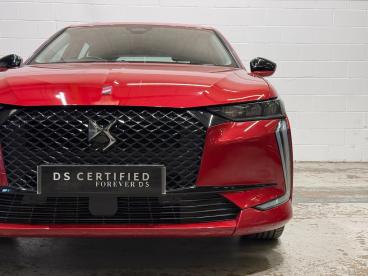 SPOTICAR Ds Ds 4 1.2 Puretech Performance Line Eat8 Euro 6 (s/s) 5d Used Car - Hatchback Petrol Red - Carlisle - 300624682_5