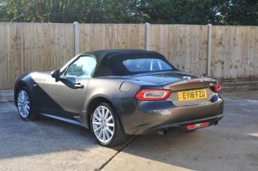 SPOTICAR Fiat 124 Spider 1.4 Multiair Lusso Plus Euro 6 2dr Used Car - Saloon Petrol Bronze - St Leonards On Sea - 1200560403_2