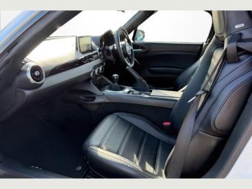 SPOTICAR Fiat 124 Spider 1.4 Multiair Lusso Plus Euro 6 2dr Used Car - Saloon Petrol White - Eastbourne - 1200580063_2