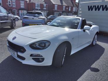 SPOTICAR Fiat 124 Spider 1.4 Multiair Lusso Plus Euro 6 2dr Used Car - Saloon Petrol White - Telford - 1200592330_5