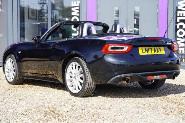 SPOTICAR Fiat 124 Spider 1.4 Multiair Lusso Plus Euro 6 2dr Used Car - Saloon Petrol Black - Great Yarmouth - 1200598798_2