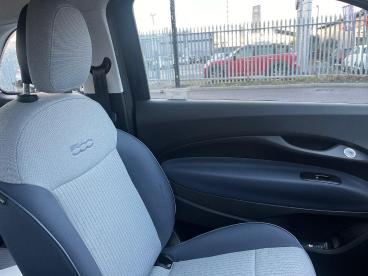 SPOTICAR Fiat 500 E 42kwh Icon Auto 3dr Used Car - City Car Electric Black - Wallsend - 1200519001_3