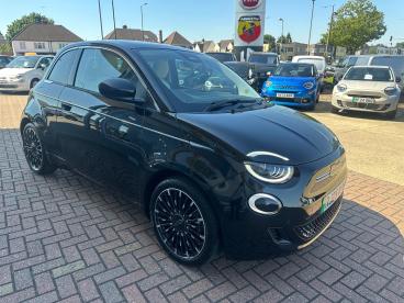 SPOTICAR Fiat 500 E 42kwh La Prima Auto 3dr Used Car - City Car Electric Black - Slough - 1200523868_1