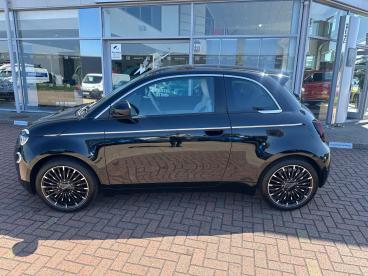 SPOTICAR Fiat 500 E 42kwh La Prima Auto 3dr Used Car - City Car Electric Black - Slough - 1200523868_4