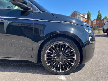 SPOTICAR Fiat 500 E 42kwh La Prima Auto 3dr Used Car - City Car Electric Black - Colchester - 1200544115_4