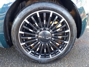 SPOTICAR Fiat 500 E 42kwh La Prima Auto 3dr Used Car - City Car Electric Green - Accrington - 1200556834_3