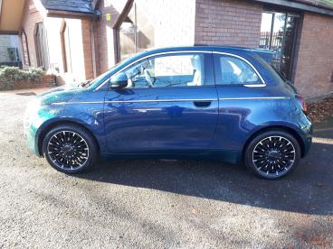 SPOTICAR Fiat 500 E 42kwh La Prima Auto 3dr Used Car - City Car Electric Green - Accrington - 1200556834_5