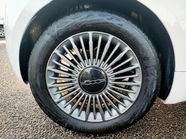 SPOTICAR Fiat 500 E 42kwh Passion Auto 3dr Used Car - City Car Electric White - Kidlington - 1200568731_4