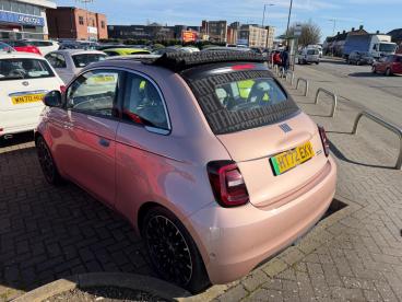 SPOTICAR Fiat 500 E 42kwh La Prima Auto 2dr Used Car - City Car Electric Gold - Slough - 1200573190_4