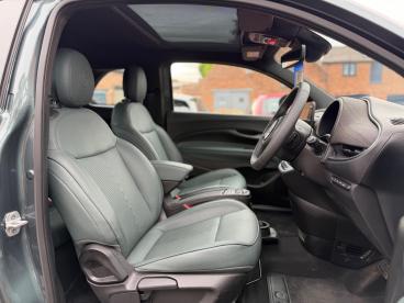 SPOTICAR Fiat 500 E 42kwh Giorgio Armani Auto 3dr Used Car - City Car Electric Green - Warwick - 1200622165_4