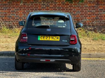 SPOTICAR Fiat 500 E 42kwh La Prima Auto 3dr Used Car - City Car Electric Black - Hemel Hempstead - 500623645_2