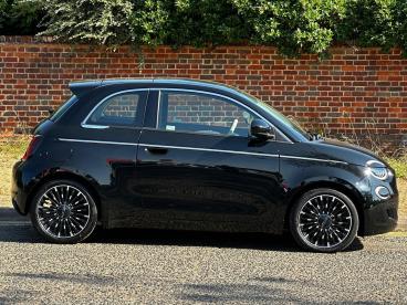 SPOTICAR Fiat 500 E 42kwh La Prima Auto 3dr Used Car - City Car Electric Black - Hemel Hempstead - 500623645_3