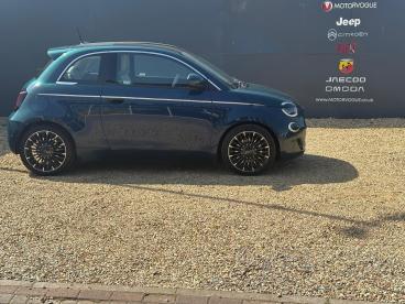 SPOTICAR Fiat 500 E 42kwh La Prima Auto 3dr Used Car - City Car Electric Green - Kings Lynn - 1200623659_2