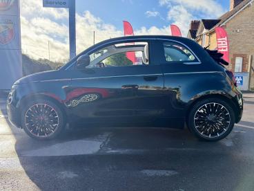 SPOTICAR Fiat 500 E 42kwh La Prima By Bocelli Auto 2dr Used Car - City Car Electric Black - Chippenham - 1200637880_5