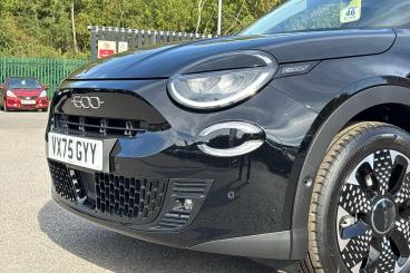 SPOTICAR Fiat 600 1.2 Mhev La Prima E-dct Euro 6 (s/s) 5dr Used Car - Suv Hybrid Black - Swindon - 1200558735_4