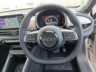 SPOTICAR Fiat 600 1.2 Mhev E-dct Euro 6 (s/s) 5dr Used Car - Suv Hybrid Beige - Aylesbury - 1200562874_3