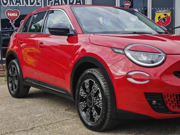 SPOTICAR Fiat 600 1.2 Mhev E-dct Euro 6 (s/s) 5dr Used Car - Suv Hybrid Red - Dartford - 500601257_5