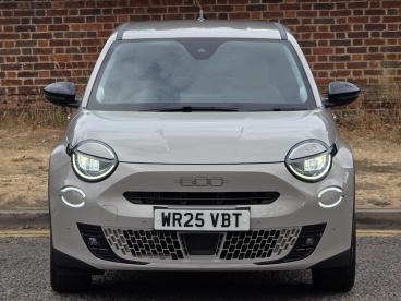 SPOTICAR Fiat 600 1.2 Mhev La Prima E-dct Euro 6 (s/s) 5dr Used Car - Suv Hybrid Beige - Hemel Hempstead - 500628258_2
