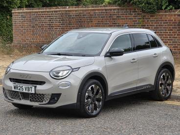 SPOTICAR Fiat 600 1.2 Mhev La Prima E-dct Euro 6 (s/s) 5dr Used Car - Suv Hybrid Beige - Hemel Hempstead - 500628258_3