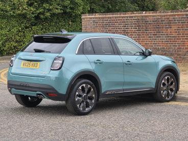 SPOTICAR Fiat 600 1.2 Mhev La Prima E-dct Euro 6 (s/s) 5dr Used Car - Suv Hybrid Blue - Hemel Hempstead - 500628260_4