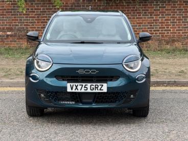 SPOTICAR Fiat 600 1.2 Mhev La Prima E-dct Euro 6 (s/s) 5dr Used Car - Suv Hybrid Green - Hemel Hempstead - 500636540_3