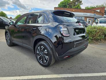 SPOTICAR Fiat 600e 54kwh Red Auto 5dr Used Car - Suv Electric Black - Warwick - 1200478205_2