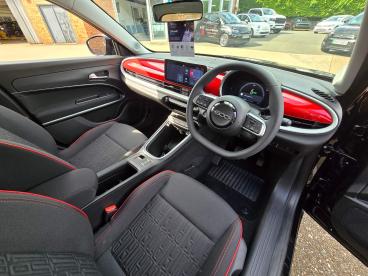 SPOTICAR Fiat 600e 54kwh Red Auto 5dr Used Car - Suv Electric Black - Warwick - 1200478205_4