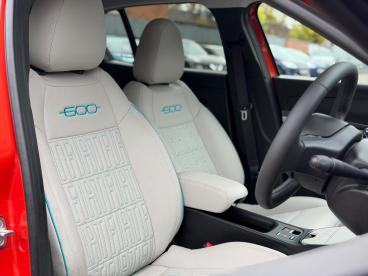 SPOTICAR Fiat 600e 54kwh La Prima Auto 5dr Used Car - Suv Electric Orange - Warwick - 1200532837_3