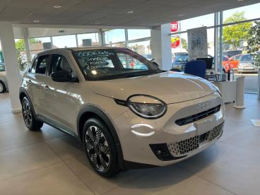 SPOTICAR Fiat 600e 54kwh La Prima Auto 5dr Used Car - Suv Electric Beige - Slough - 1200542582_1