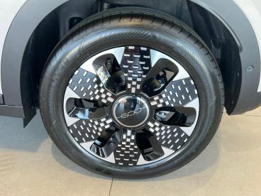 SPOTICAR Fiat 600e 54kwh La Prima Auto 5dr Used Car - Suv Electric Beige - Slough - 1200542582_3