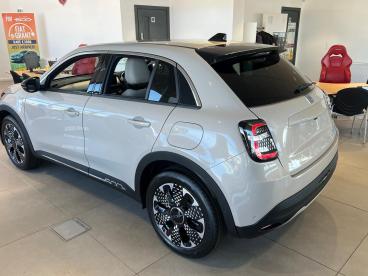 SPOTICAR Fiat 600e 54kwh La Prima Auto 5dr Used Car - Suv Electric Beige - Slough - 1200542582_4