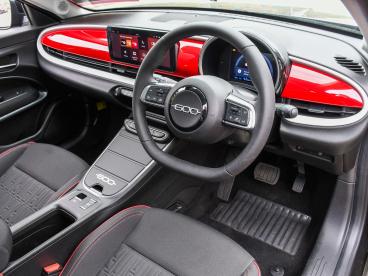 SPOTICAR Fiat 600e 54kwh Red Auto 5dr Used Car - Suv Electric Black - Nuneaton - 1200572221_4