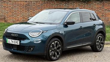 SPOTICAR Fiat 600e 54kwh La Prima Auto 5dr Used Car - Suv Electric Green - Hemel Hempstead - 500573373_3