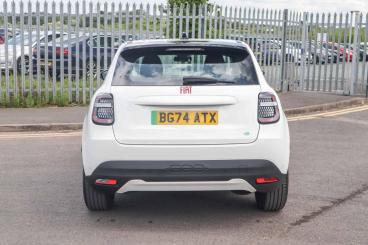SPOTICAR Fiat 600e 54kwh Red Auto 5dr Used Car - Suv Electric White - Aldridge - 500585181_2