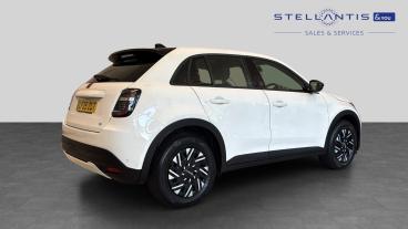 SPOTICAR Fiat 600e 54kwh Red Auto 5dr Used Car - Suv Electric White - West London - 1200624353_3